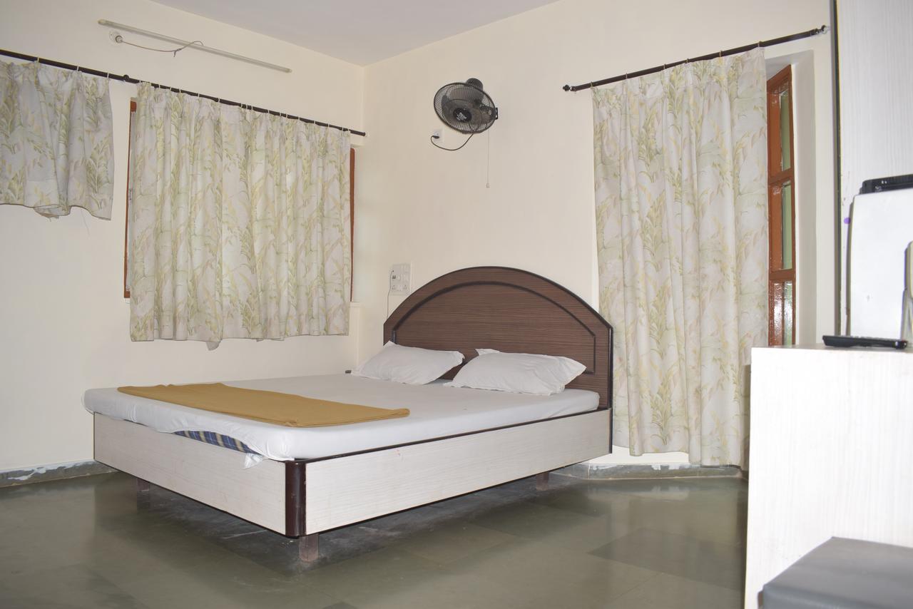 Hotel Guruji Alībāg Εξωτερικό φωτογραφία