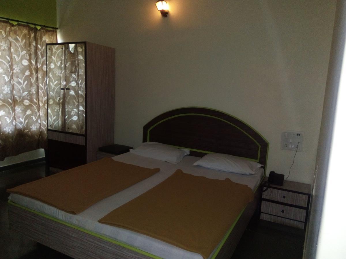 Hotel Guruji Alībāg Εξωτερικό φωτογραφία